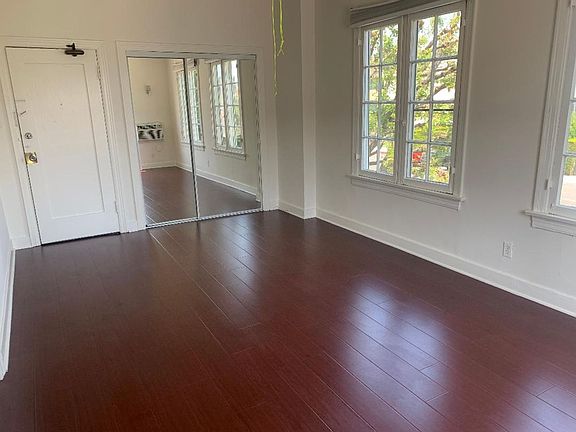 3rd image of 1819 N Kingsley Dr #201