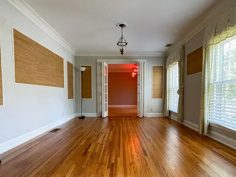 320 Leopole Rd — Photo 10
