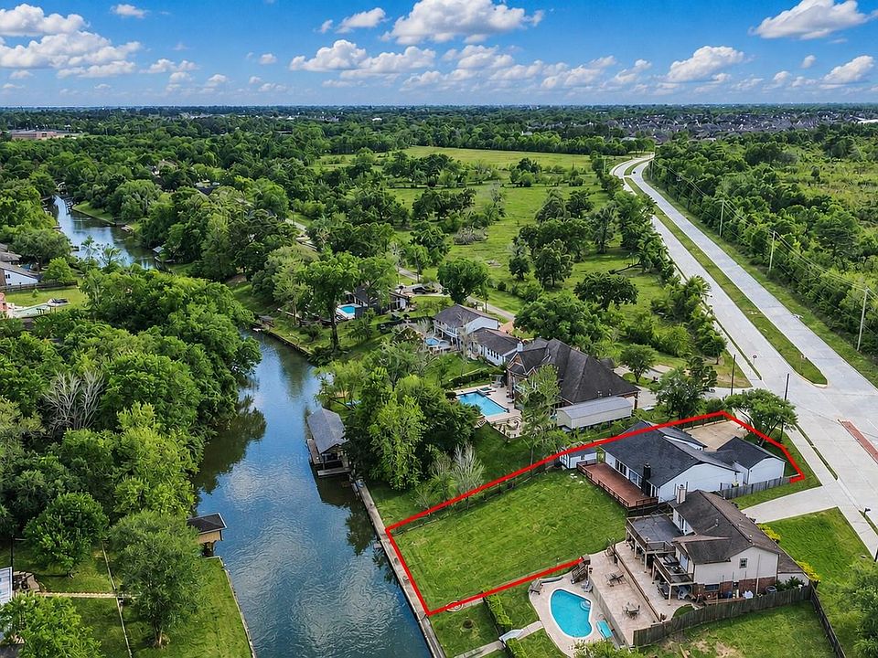 1st image of 2703 Shady Ln