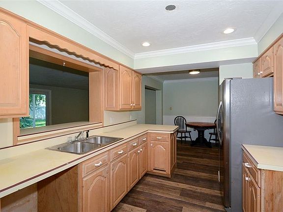 4th image of 1221 Francis Ave