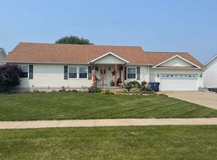 1500 10th St NW, Clinton, IA 52732