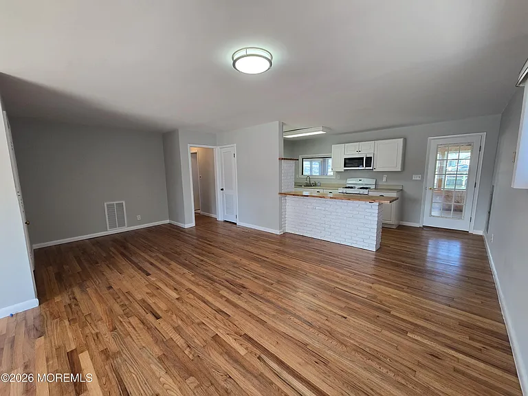 106 E Granada Dr — Photo 5