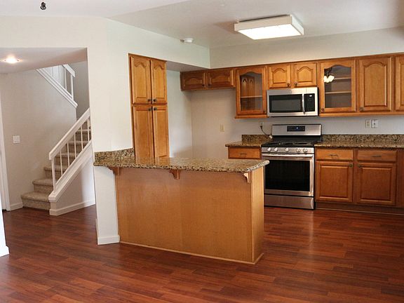 4th image of 918 Heritage Ln