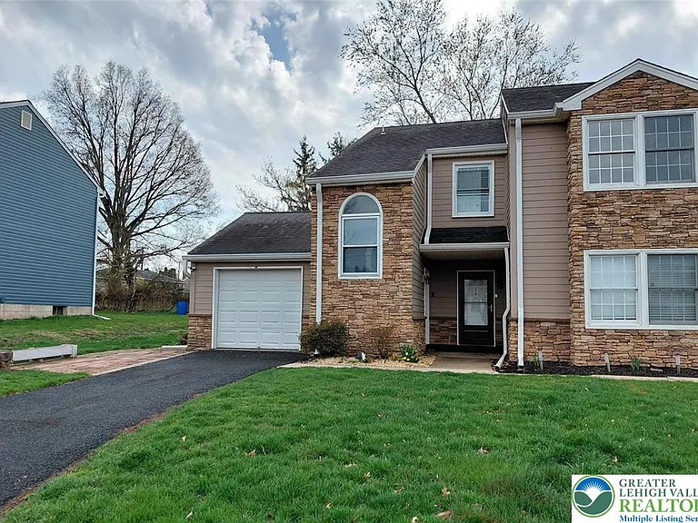 228 Spring House Ln — Photo 3