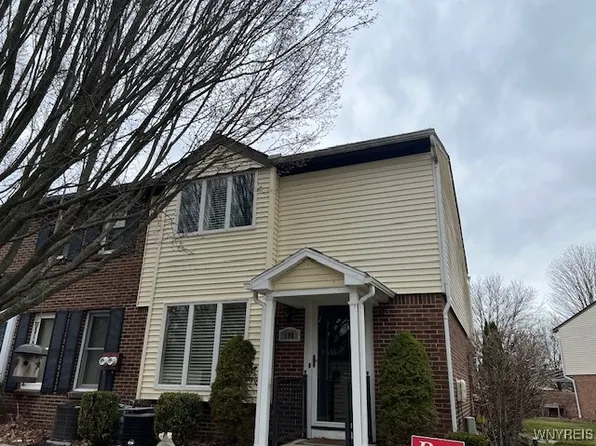 198 Stepping Stone Ln #198, Orchard Park, NY 14127