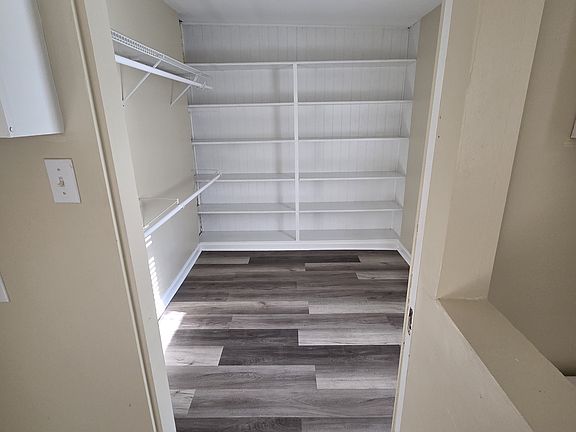 4th image of 5174 Houston Dr