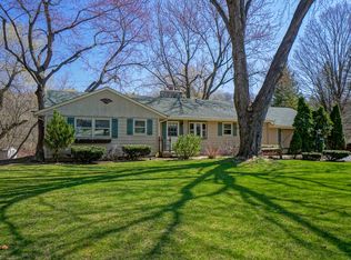 580 Poplar Creek Dr, Brookfield, WI 53045