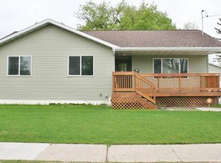 504 19th St SE, Minot, ND 58701