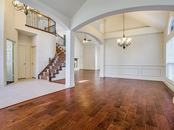 3rd image of 3653 Danbury Ln