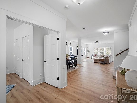 4th image of 3018 Amaranth Dr