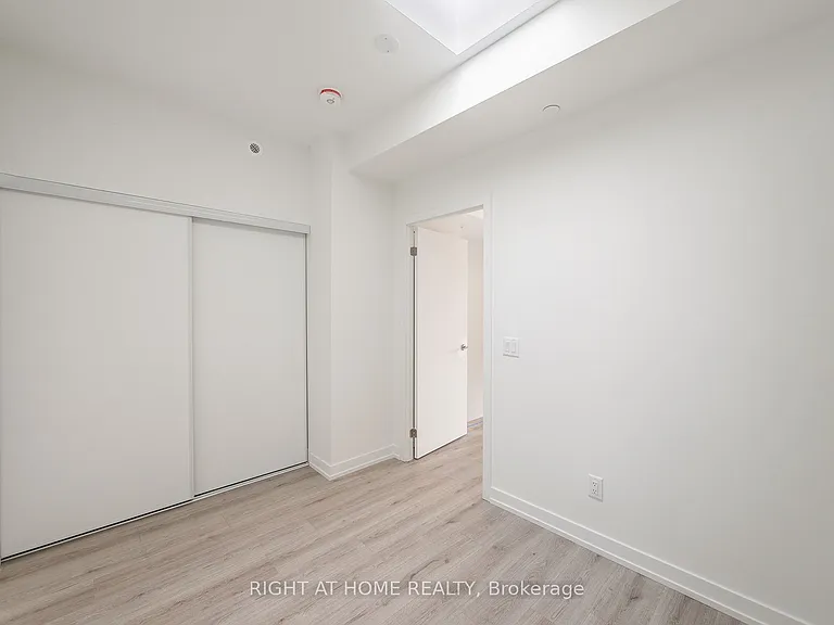 260 Finch Ave E #4 — Photo 23