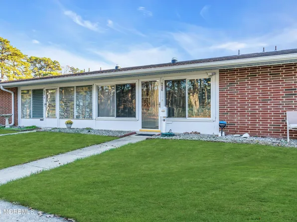 666 Plymouth Drive #E, Lakewood, NJ 08701