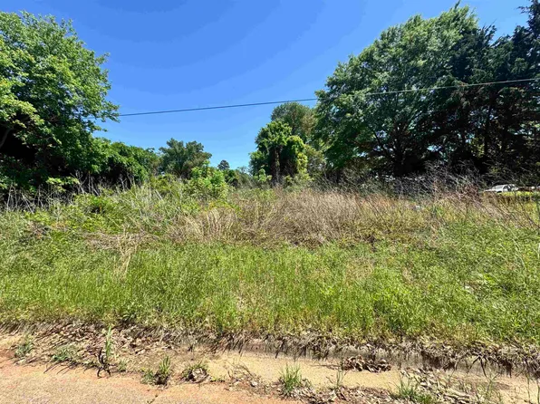 1311 N Cypress St, Gilmer, TX 75644