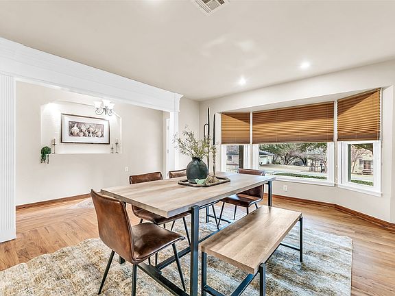 3rd image of 9807 Ravenswood Rd