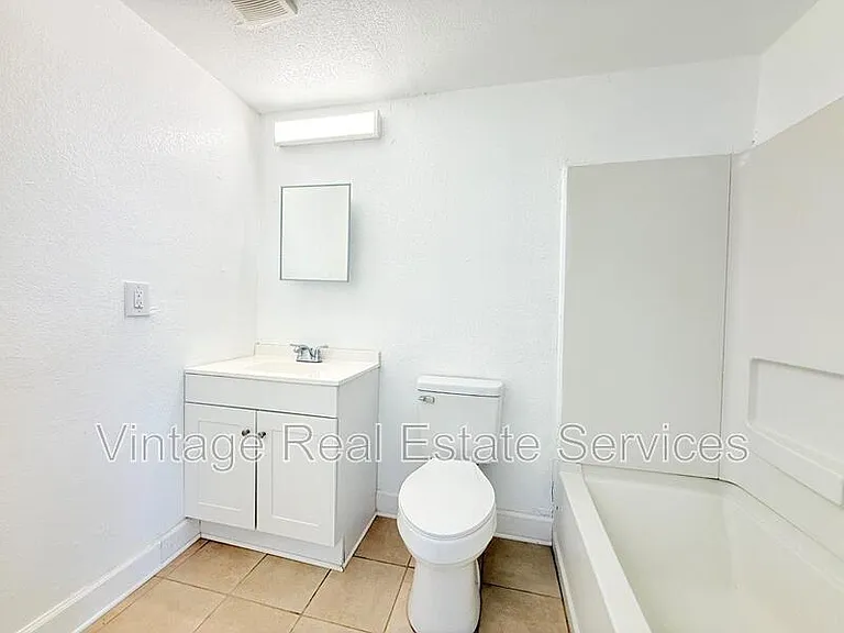 Whitehall Garden Apartments — Photo 9