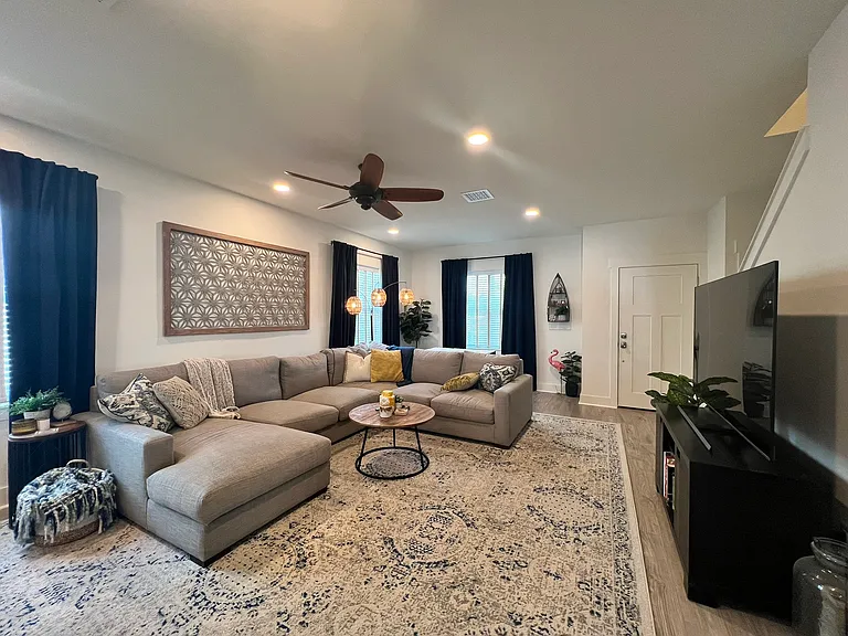 141 N Ring Ave — Photo 5