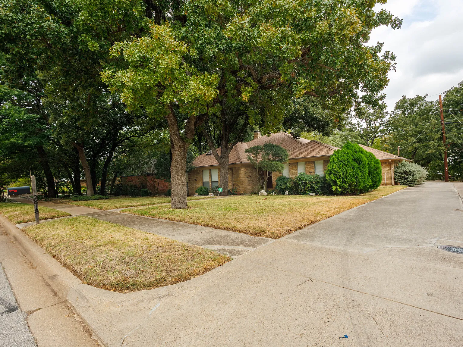 3 bed, 2260 sqft, $3,500 — Photo 2