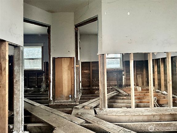 4th image of 315 Preston Avenue