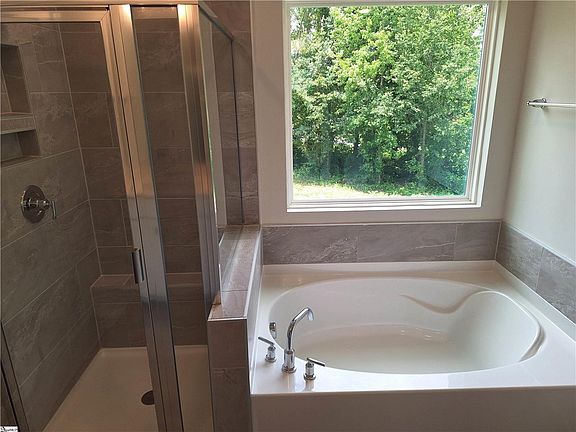 4th image of 103 Muir Way