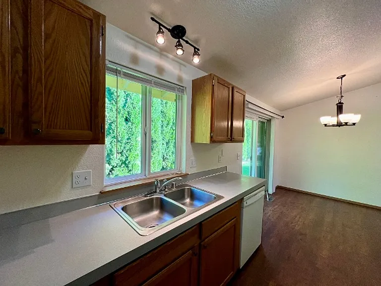 2422 Leach Ct SE — Photo 9