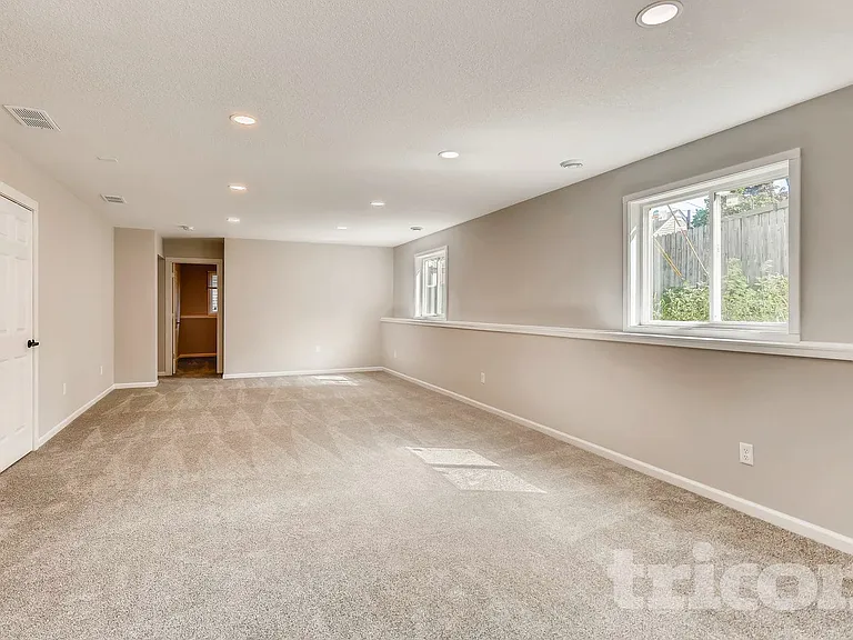 457 Lawson Ave W — Photo 12
