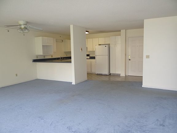 5th image of 215 East Grand Ave #305