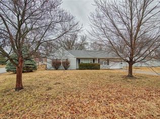 5614 W 71st St, Prairie Village, KS 66208