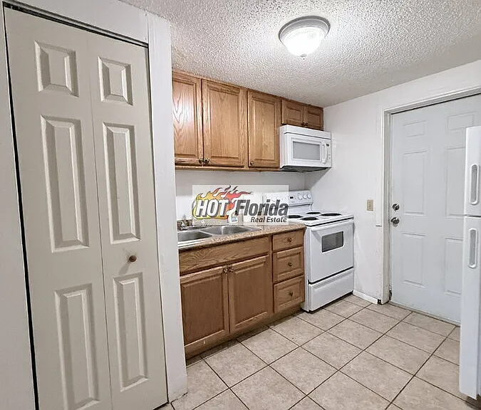 1003 Wildflower St #B — Photo 6