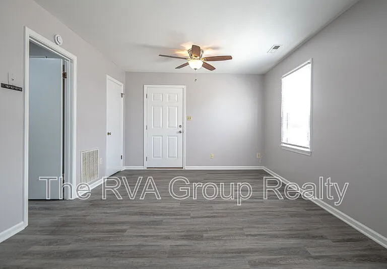 3805 Woodlawn St #12 — Photo 11