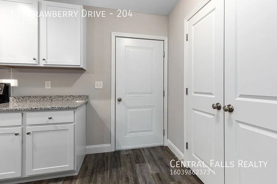 2 Bedroom - Available Now ! — Photo 4