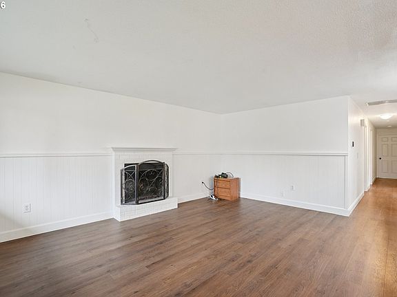 3rd image of 1324 Farrvista Dr