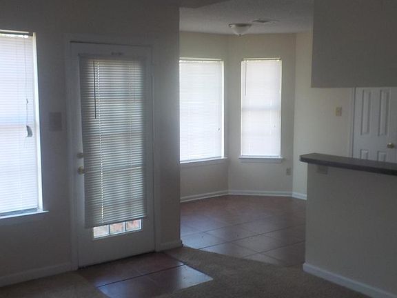 4th image of 8526 Highland Glen Cir N