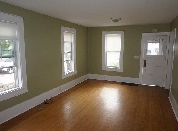 5th image of 419 Grand Ave