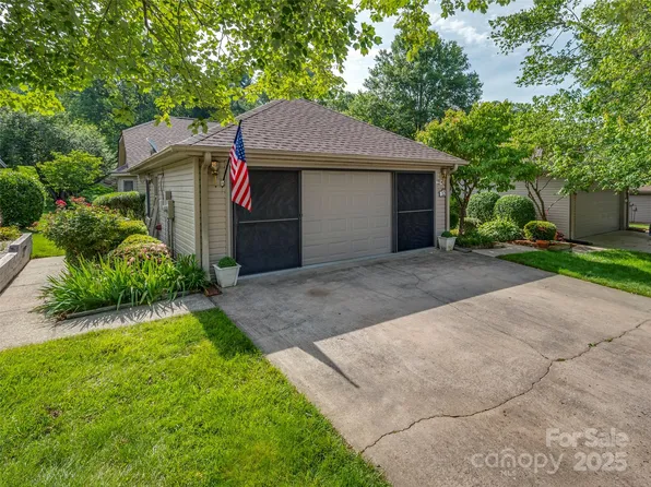 12 Tisha Ln, Hendersonville, NC 28739