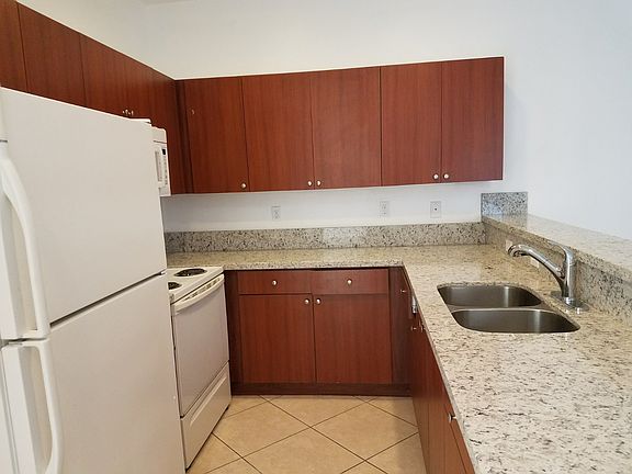 3rd image of 5618 Pierce St #5618PIER