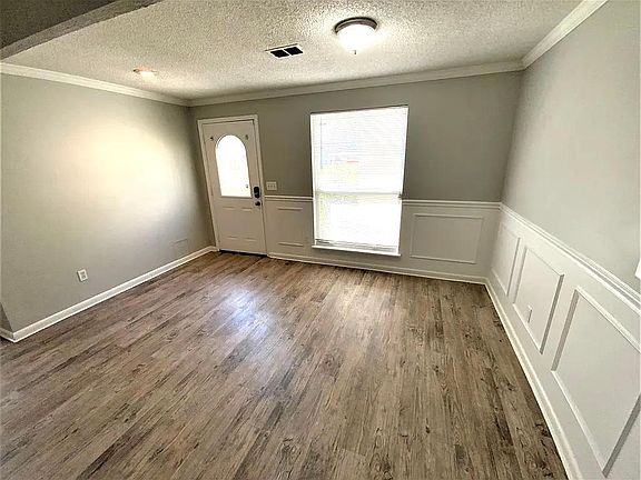 4th image of 103944 Arrow Lakes Dr E
