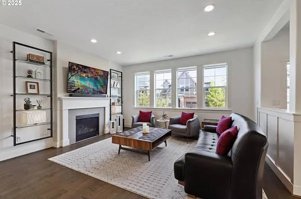 NW Olive St — Photo 10
