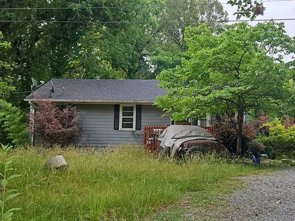 1608 Nicopolis Dr, Bedford, VA 24523
