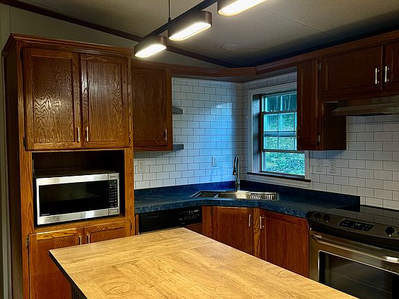 2nd image of 106 Roytown St
