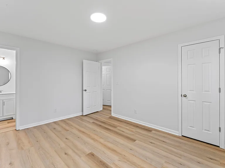 329 Simpson St — Photo 8