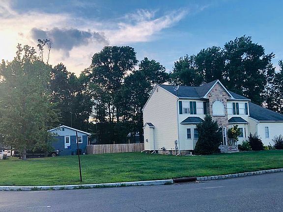 3rd image of 2 Gwyn Ave