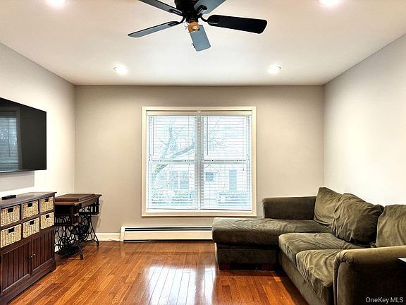 3rd image of 11 Livingston Manor #11