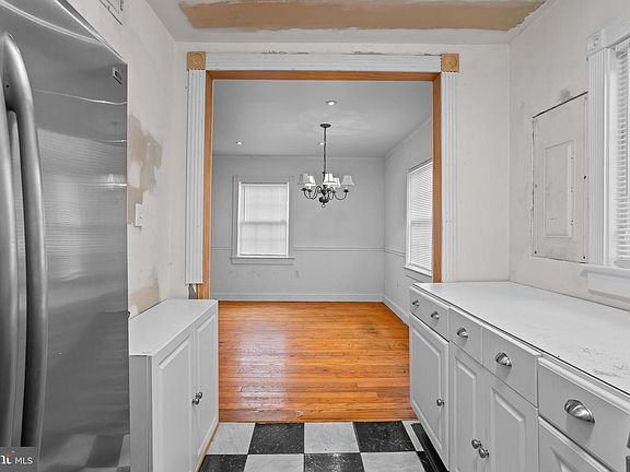 5th image of 6028 Rixey Dr