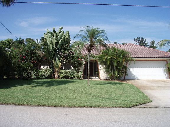 Country feel  with in town convinences, minutes to beach