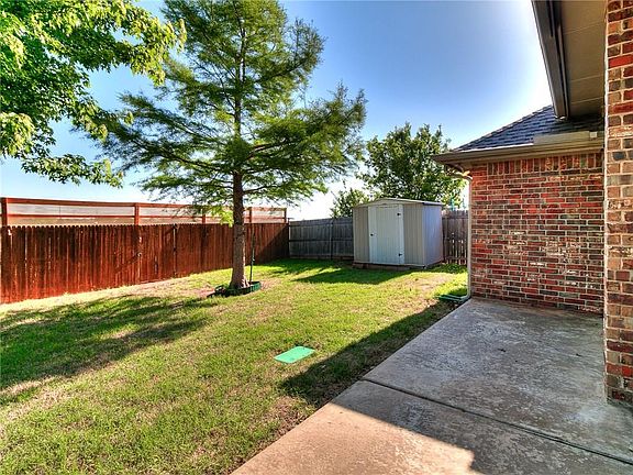 3rd image of 10617 NW 41st St