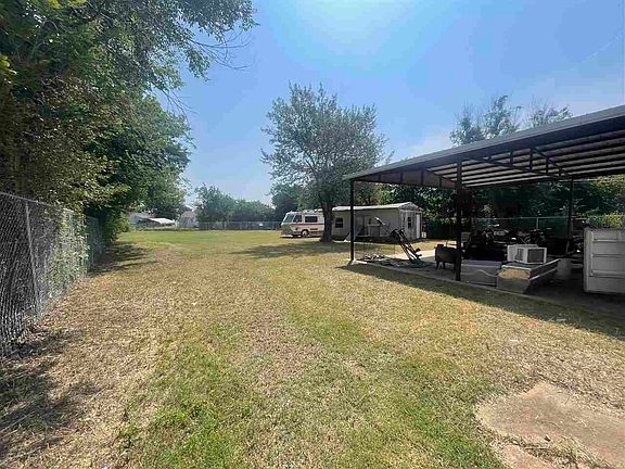 2nd image of 2405 NW 28th St