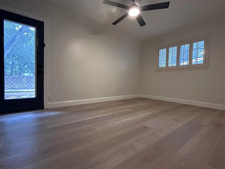 439 Brady Ln — Photo 20