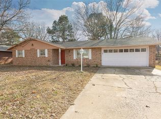 2001 Robyn Rd, Springdale, AR 72762