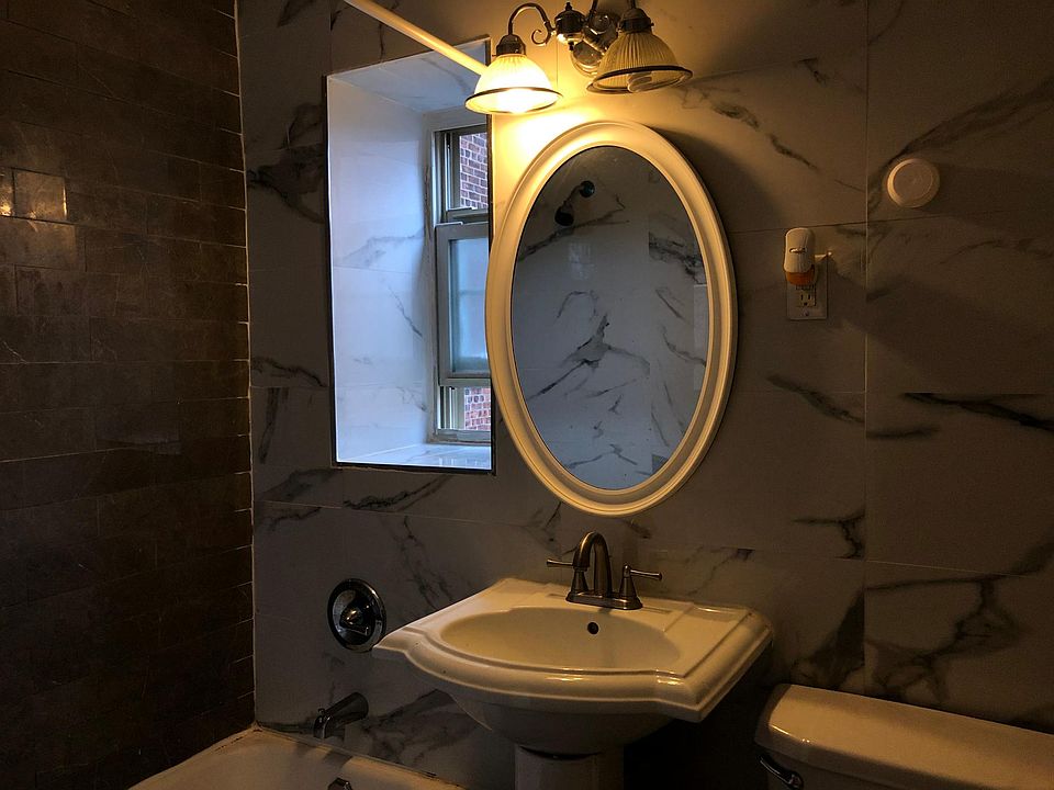 2nd image of 37 Duncan Ave #52Y