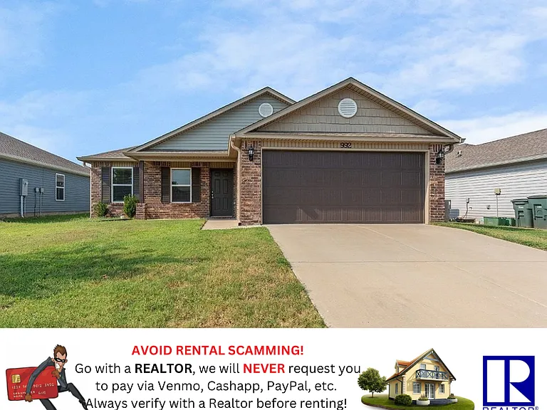 992 E Starling St — Photo 1